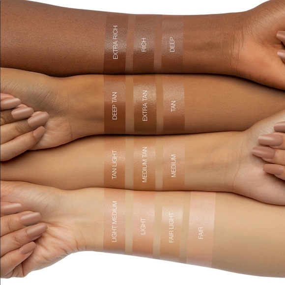 Huda Beauty Glow wish Skin Tint Medium Tan 06 - Picture 3 of 6